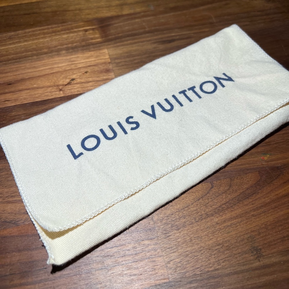 Small Wallet Louis Vuitton Cream Dust Bag